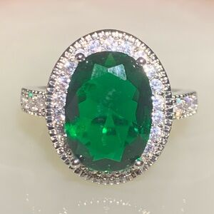 S925 Sterling Silver Oval Halo Green Crystal Cocktail Ring Size 9 New